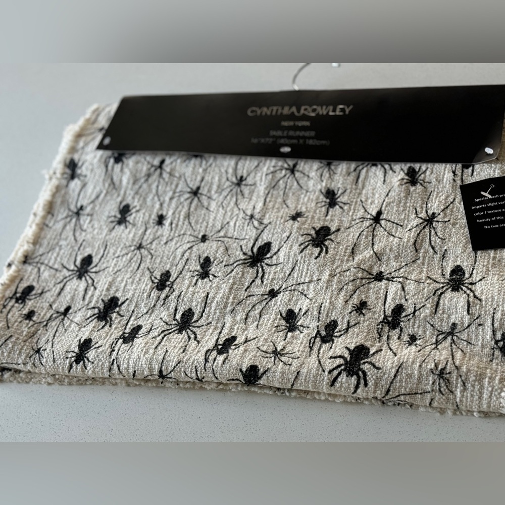 Spiders‎ 🕷️ Table Runner - Picture 5 of 13